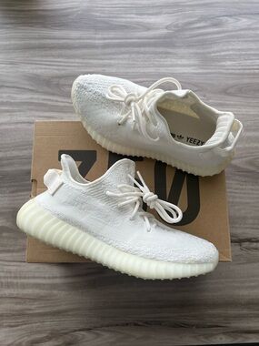 Adidas Yeezy Boost 350 V2 Low Cream Size 6.5 Men’s/ 8 Women’s